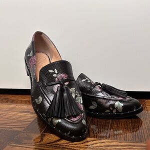 Vince Camuto Loafers Size 7.5 Geralin Black Leather Painted Floral Tassels Studs